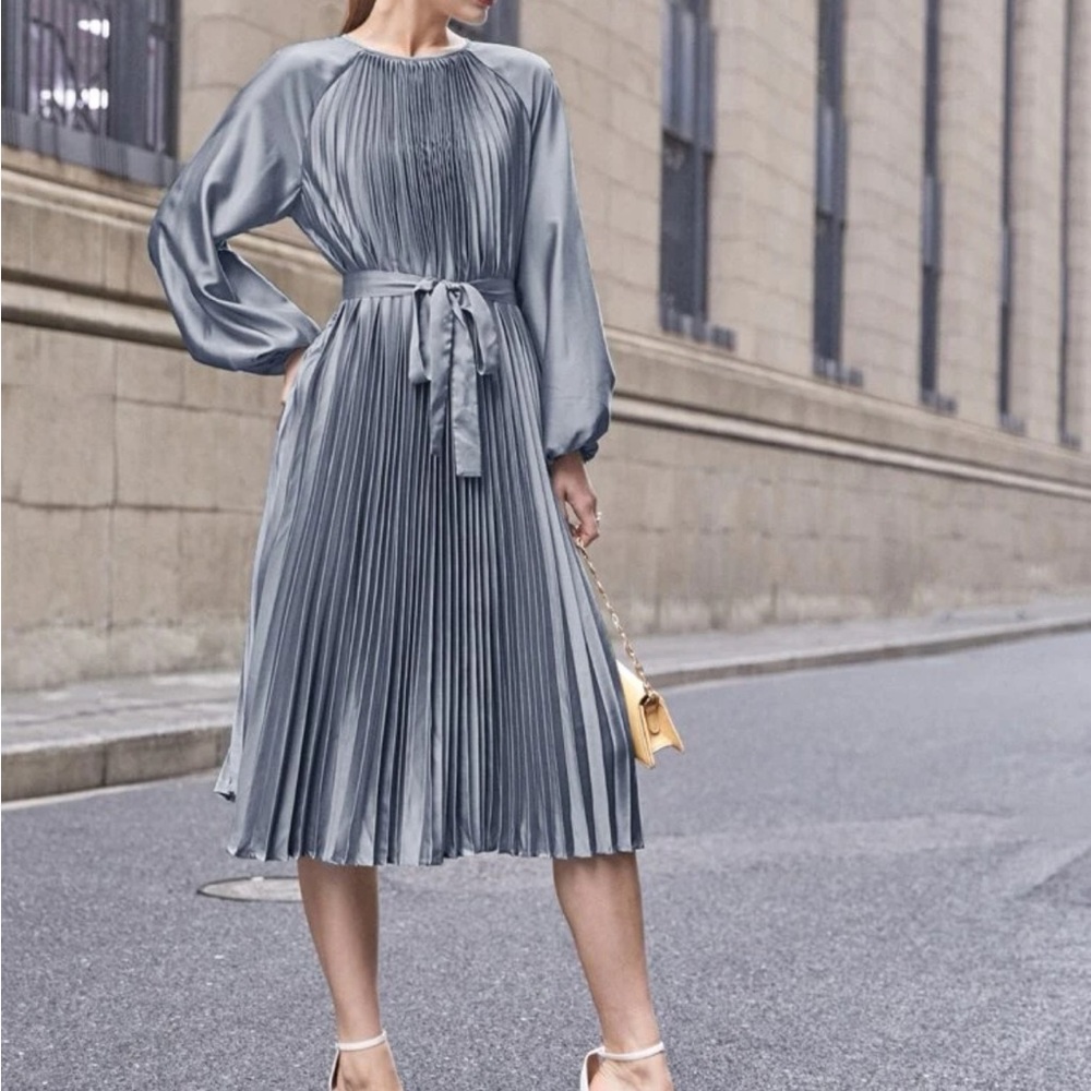 Raglan pleated lantern sleeve dress